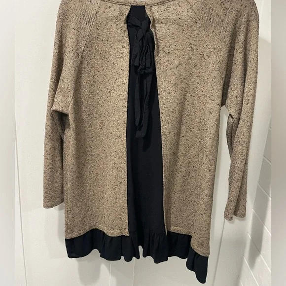 Long sleeve tunic like top - Picture 3 of 3